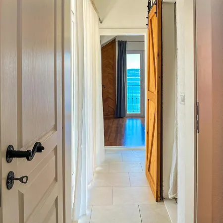 Apartment Old House *