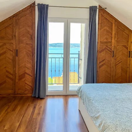 Apartment Old House *